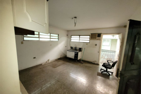 Sobrado à venda com 10 quartos em Campo Belo, São Paulo, SP