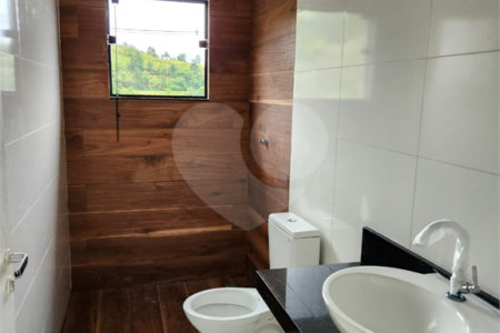 Casa à venda com 3 quartos, sendo 1 suíte, no Centro, Bom Jesus dos Perdões, SP