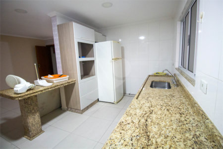 Casa à venda com 3 quartos, sendo 1 suíte, no condomínio Vilaregio, São Roque - SP