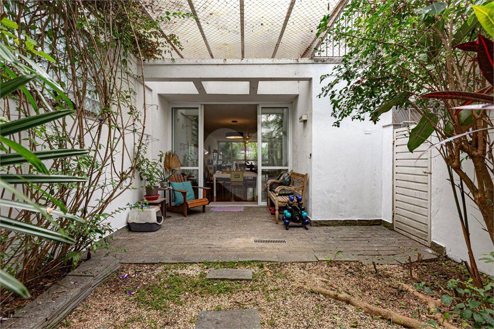 Sobrado à venda com 3 quartos, sendo 1 suíte, em Alto da Boa Vista, São Paulo, SP