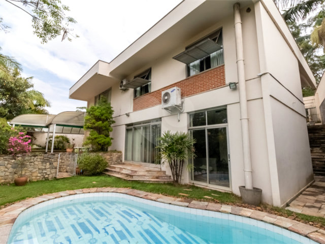 Casa à venda com 4 quartos, sendo 1 suíte,  em Jardim Marajoara, São Paulo, SP