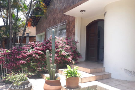 Casa à venda ou para alugar com 3 quartos, sendo 1 suíte, em Jardim Maria Trindade, São Roque, SP