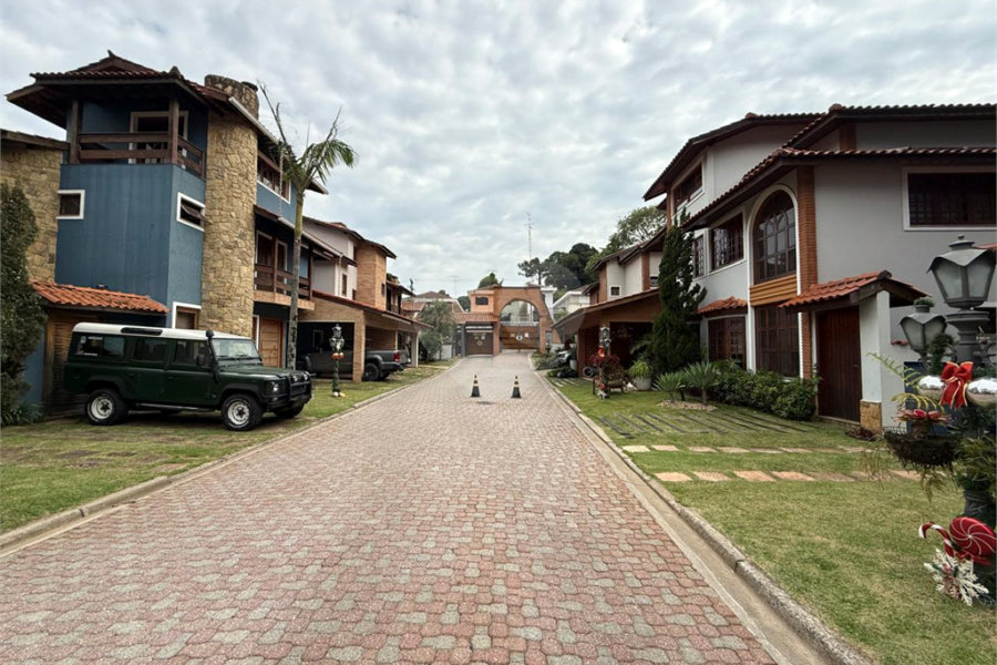 Casa à venda ou para alugar com 3 quartos, sendo 1 suíte, no condomínio Da Serra, São Paulo - SP