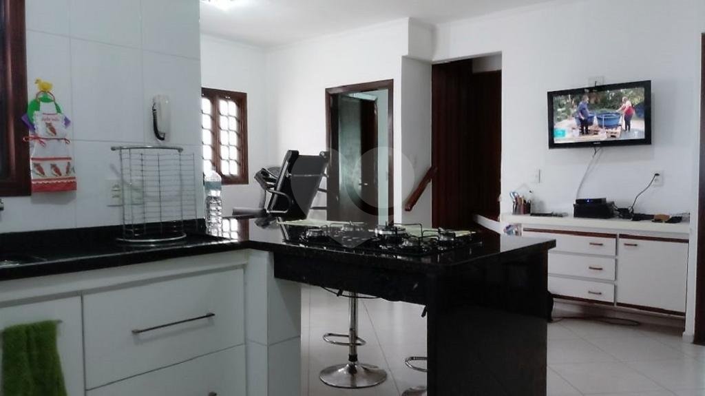 Sobrado à venda com 4 quartos, sendo 2 suítes, em Vila Nivi, São Paulo, SP