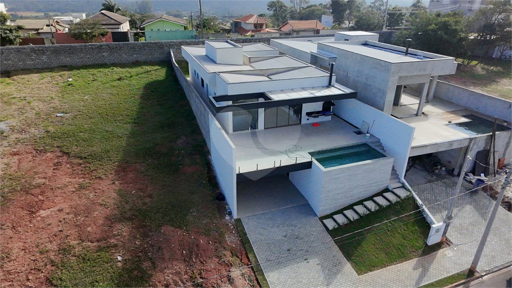 Casa à venda com 3 suítes no condomínio Greenfield, Atibaia - SP