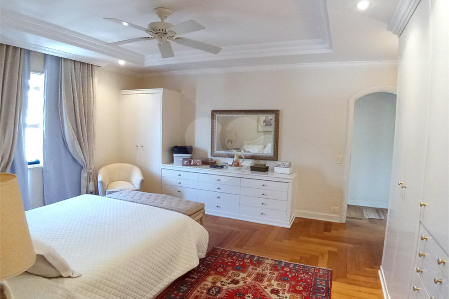 Sobrado à venda com 5 quartos, sendo 3 suítes,  em Jardim São Bento, São Paulo, SP
