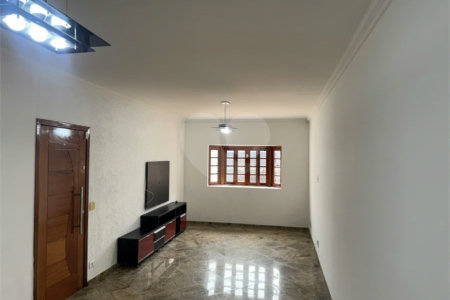 Sobrado à venda ou para alugar com 3 suítes em Vila Sônia, São Paulo, SP