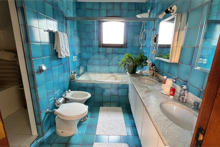 Casa à venda com 4 quartos, sendo 2 suítes, em Morumbi, São Paulo, SP
