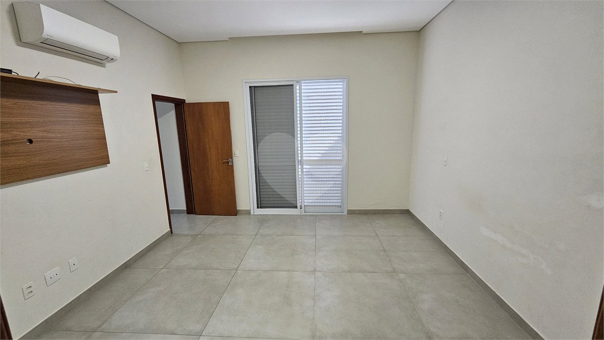 Casa para alugar com 3 suítes no condomínio Dona Lucila, Indaiatuba - SP