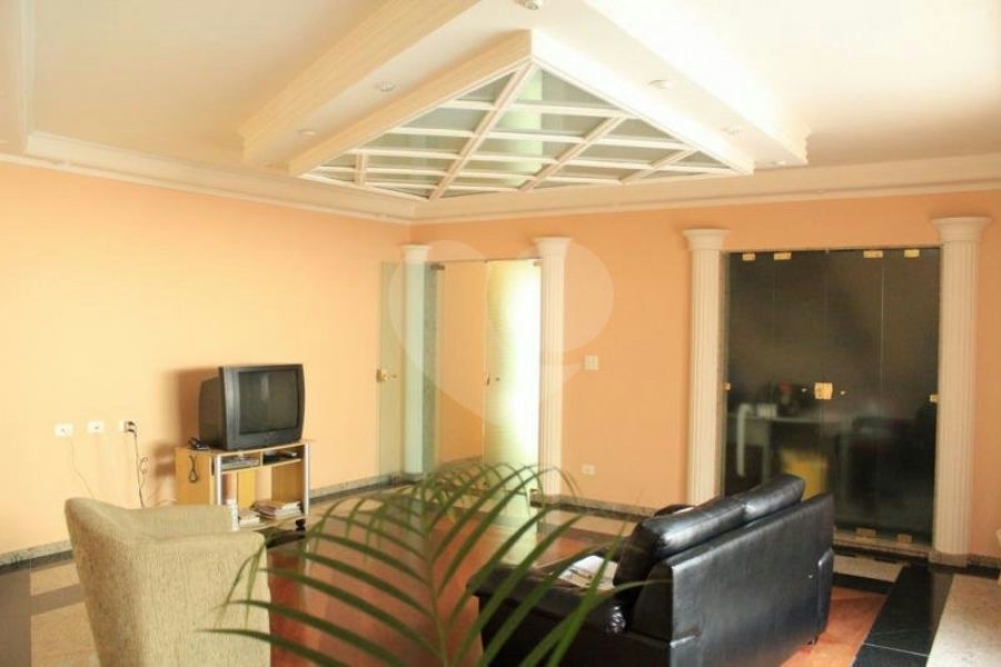 Casa Térrea à venda com 4 suítes em Jardim Franca, São Paulo, SP