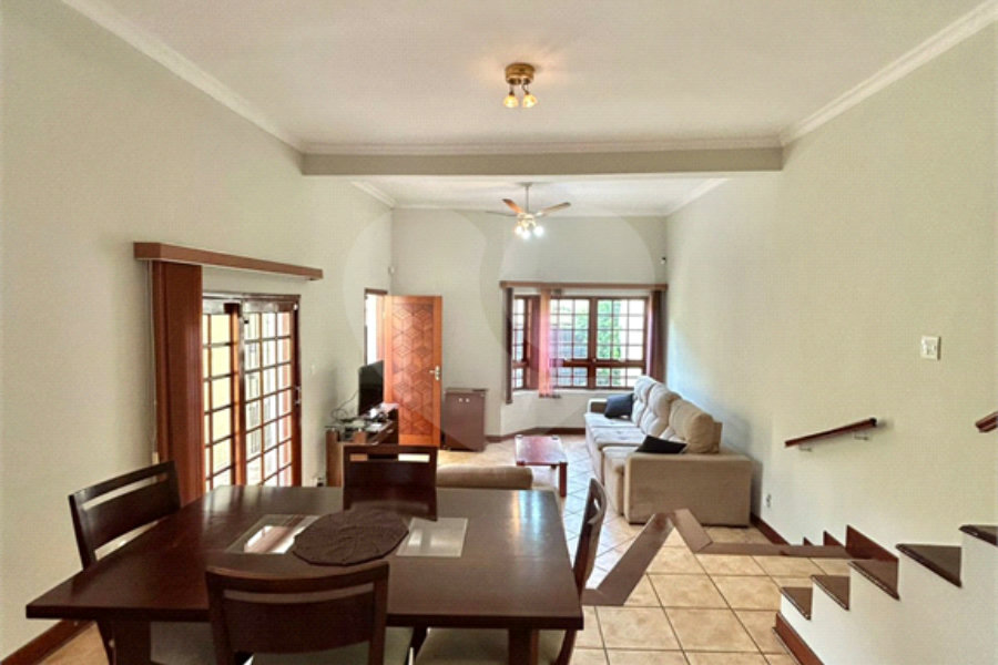 Sobrado à venda com 3 quartos, sendo 1 suíte, em Parada Inglesa, São Paulo, SP
