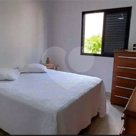 Casa à venda com 3 quartos, sendo 2 suítes, no condomínio Residencial Marchant Buarque, Atibaia - SP