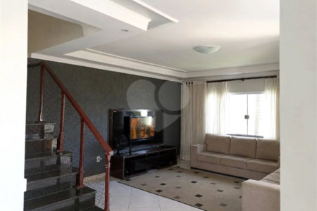 Sobrado à venda com 4 quartos, sendo 1 suíte,  em Residencial Monte Verde, Indaiatuba, SP