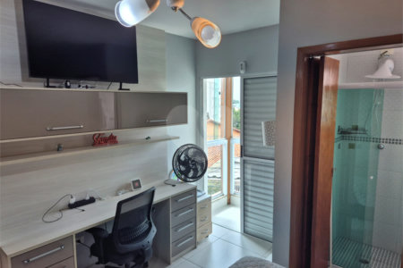 Sobrado à venda com 2 quartos, sendo 1 suíte, em Vila Nivi, São Paulo, SP