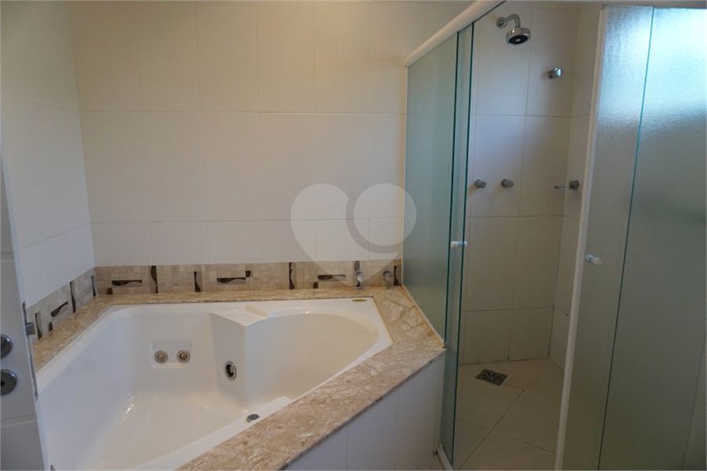 Casa para alugar com 4 quartos, sendo 2 suítes, no condomínio Mont Serrat, Salto - SP