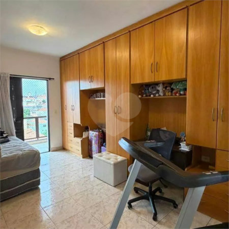 Sobrado à venda com 3 quartos, sendo 1 suíte, em Parque Maria Domitila, São Paulo, SP