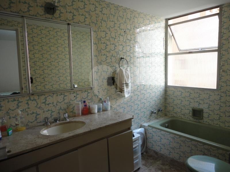 Apartamento à venda com 3 quartos, sendo 1 suíte, em Moema, São Paulo, SP