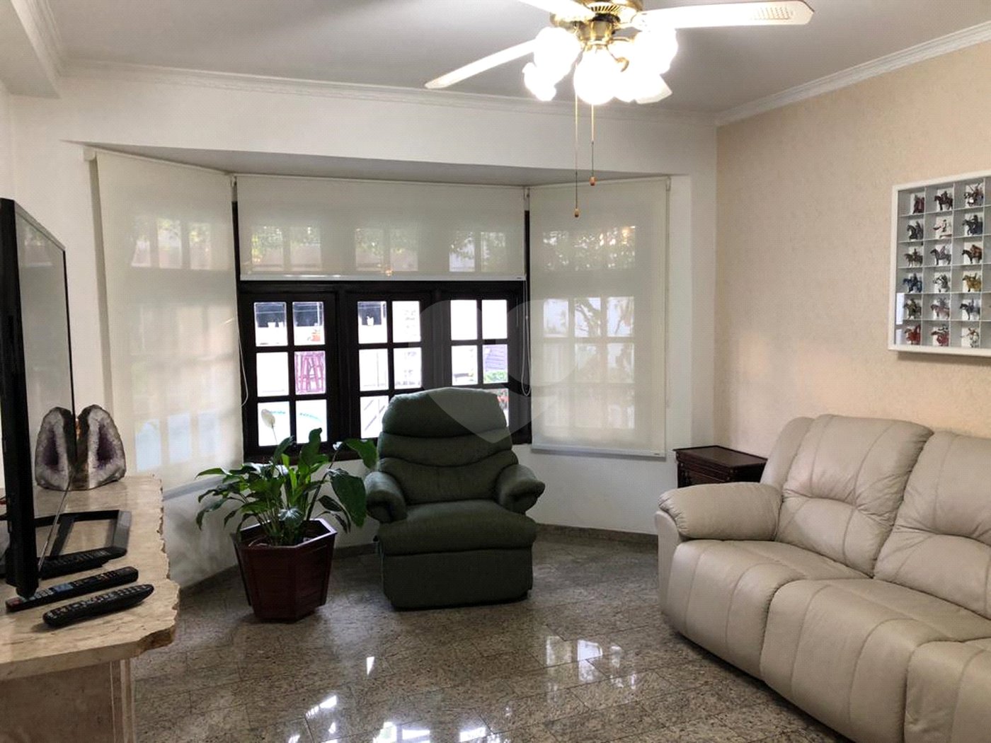 Sobrado à venda com 5 quartos, sendo 3 suítes, em Tremembé, São Paulo, SP