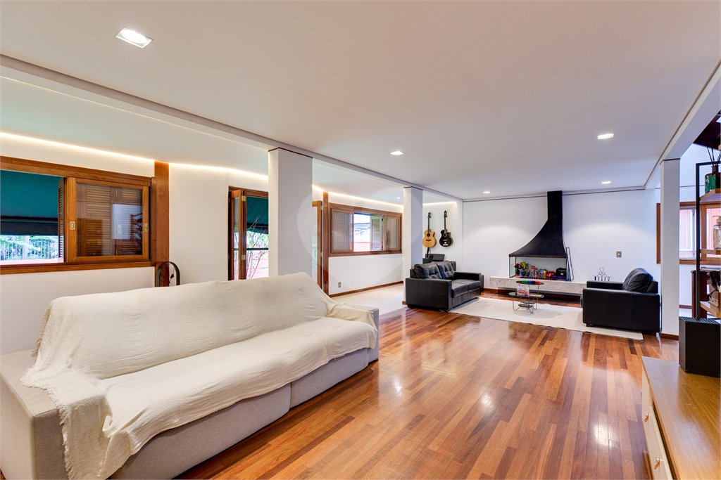 Casa à venda com 4 suítes em Chácara Monte Alegre, São Paulo, SP