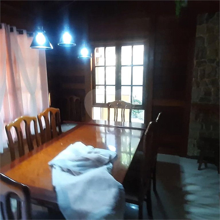 Casa à venda com 5 quartos, sendo 1 suíte, no condomínio Parque Suiça, Caieiras - SP
