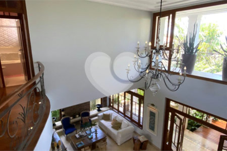 Casa à venda com 1 quarto, sendo 3 suítes, no Centro, Porto Seguro, BA