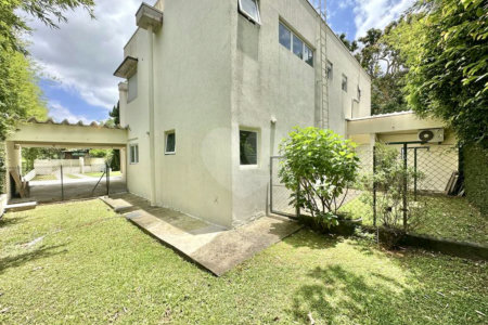 Casa à venda com 4 suítes no condomínio Recanto Impla, Carapicuíba - SP