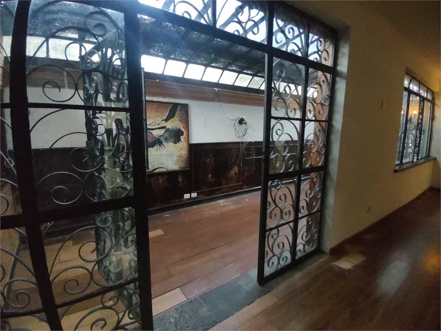 Sobrado à venda com 5 quartos, sendo 3 suítes, em Cidade Monções, São Paulo, SP
