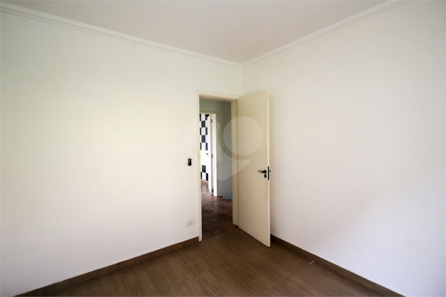 Casa à venda com 3 quartos, sendo 1 suíte, no condomínio Village St. Louis, São Paulo - SP