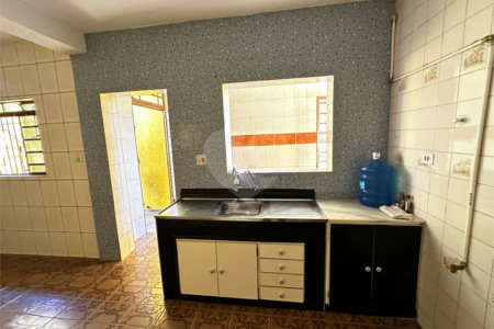 Sobrado à venda com 4 quartos, sendo 1 suíte, em Vila Amorim, Suzano, SP