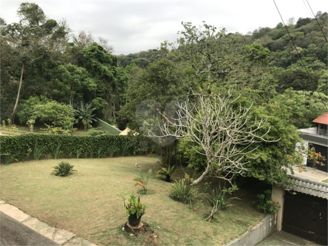 Sobrado à venda com 3 suítes em Serra da Cantareira, Mairiporã, SP
