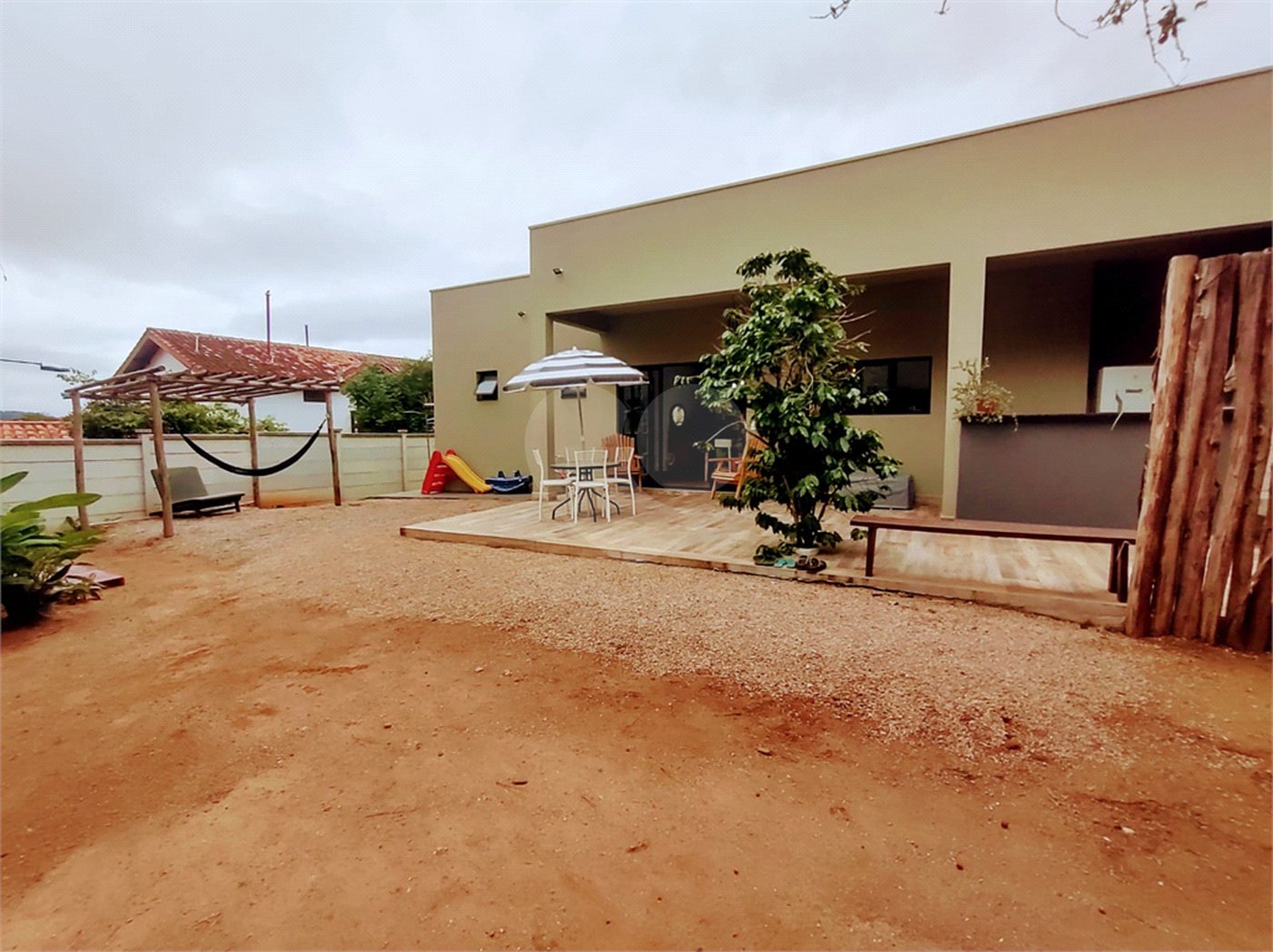 Casa à venda com 3 suítes no condomínio Chácaras do Lago, Vinhedo - SP