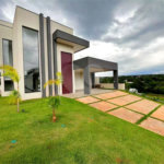 Casa à venda com 3 suítes no condomínio Ninho Verde II, Pardinho - SP