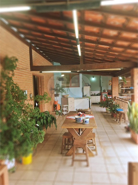 Casa à venda com 3 quartos, sendo 1 suíte, no condomínio Acmti - Colinas do Mosteiro, Terras de Itaici e Recanto dos Pássaros, Indaiatuba - SP