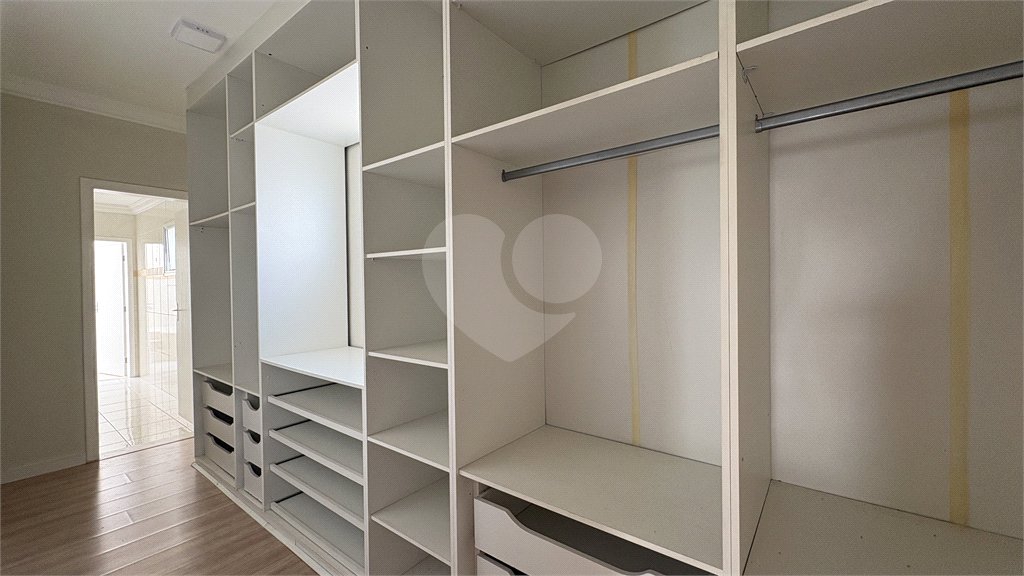 Casa à venda com 3 suítes no condomínio Belvedere II, Votorantim - SP