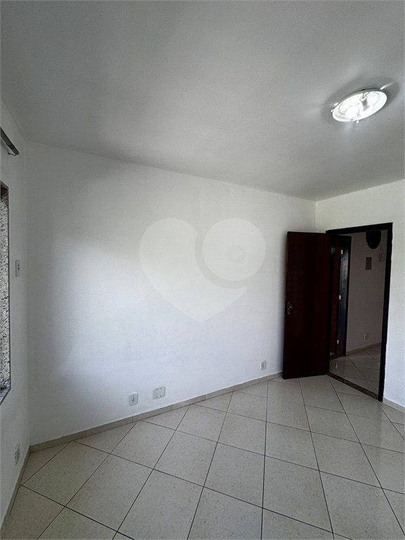 Casa à venda com 3 quartos, sendo 1 suíte, no condomínio Village da Posse, Rio de Janeiro - RJ