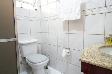 Sobrado à venda com 4 quartos, sendo 1 suíte,  em Vila Aguiar, São Roque, SP
