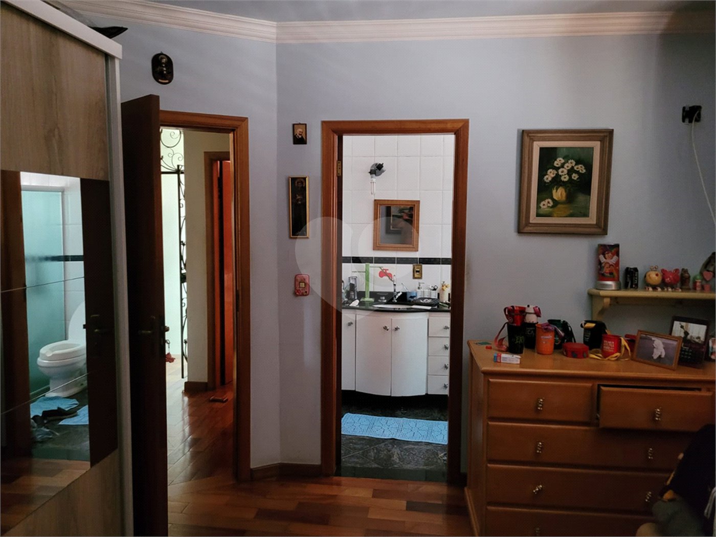 Sobrado à venda com 4 quartos, sendo 3 suítes, em Horto, São Paulo, SP