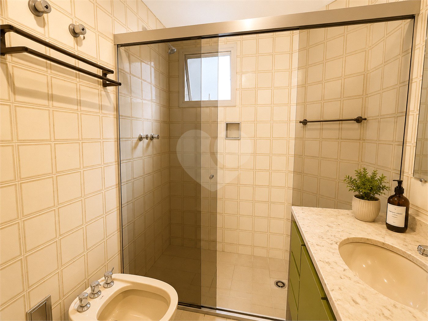 Apartamento à venda com 3 quartos, sendo 1 suíte, em Jardim Marajoara, São Paulo, SP