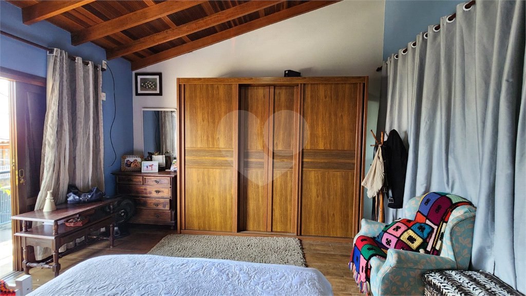 Sobrado à venda com 4 quartos, sendo 1 suíte, em Vila Romão, Salto, SP