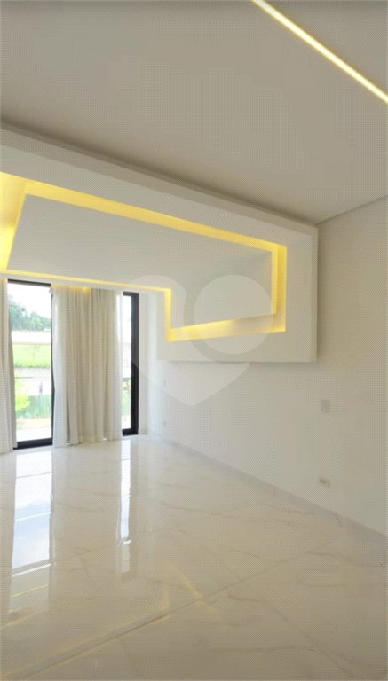 Casa à venda com 4 suítes no condomínio Figueira Garden, Atibaia - SP