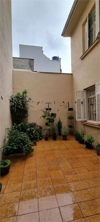 Sobrado à venda com 4 quartos, sendo 1 suíte, em Água Branca, São Paulo, SP