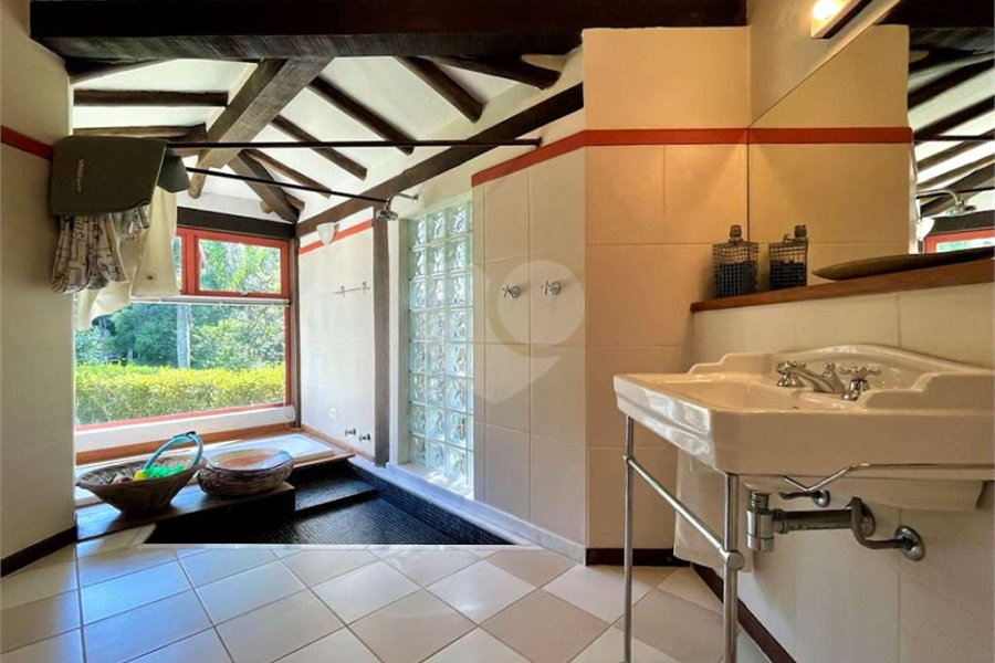 Casa à venda com 4 suítes no condomínio Jardim Mediterrâneo, Cotia - SP