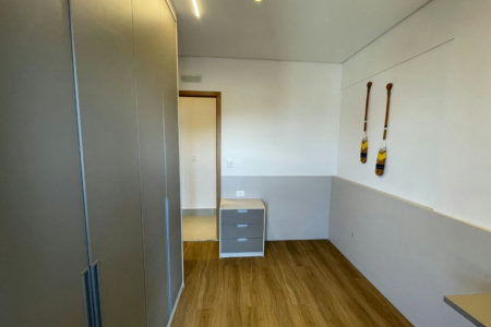 Apartamento 2 dormitórios (1 suíte), porteira fechada, 1 vaga demarcada, no José Menino, Santos