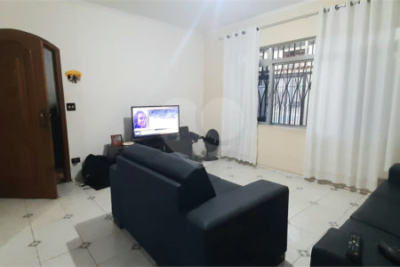 Casa à venda com 3 quartos, sendo 1 suíte, em Vila Nivi, São Paulo, SP