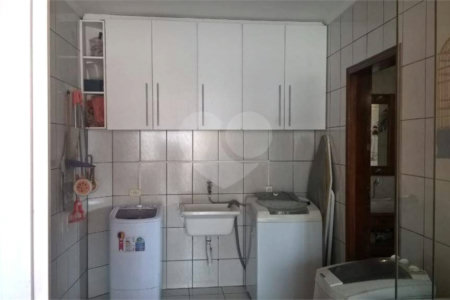 Sobrado à venda com 3 quartos, sendo 1 suíte, em Bocaina, Ribeirão Pires, SP