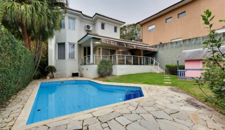 Sobrado à venda com 4 quartos, sendo 3 suítes,  em Interlagos, São Paulo, SP