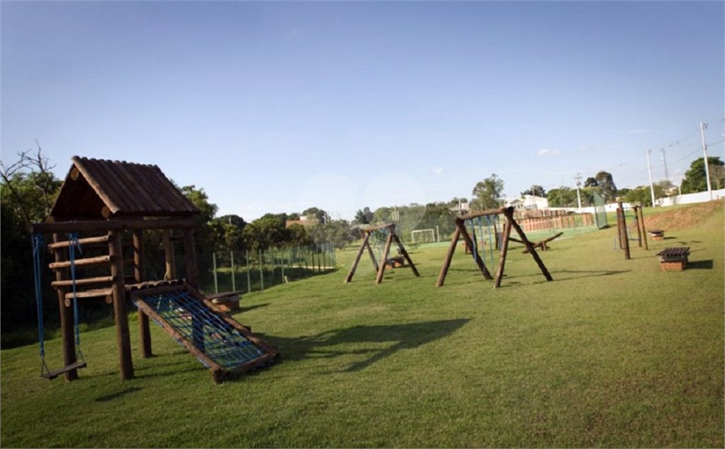 Casa à venda com 3 quartos, sendo 1 suíte, no condomínio Lago da Serra, Araçoiaba da Serra - SP