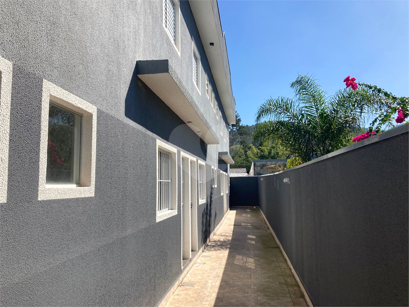 Casa à venda com 2 suítes no condomínio Villagio, Mogi das Cruzes - SP