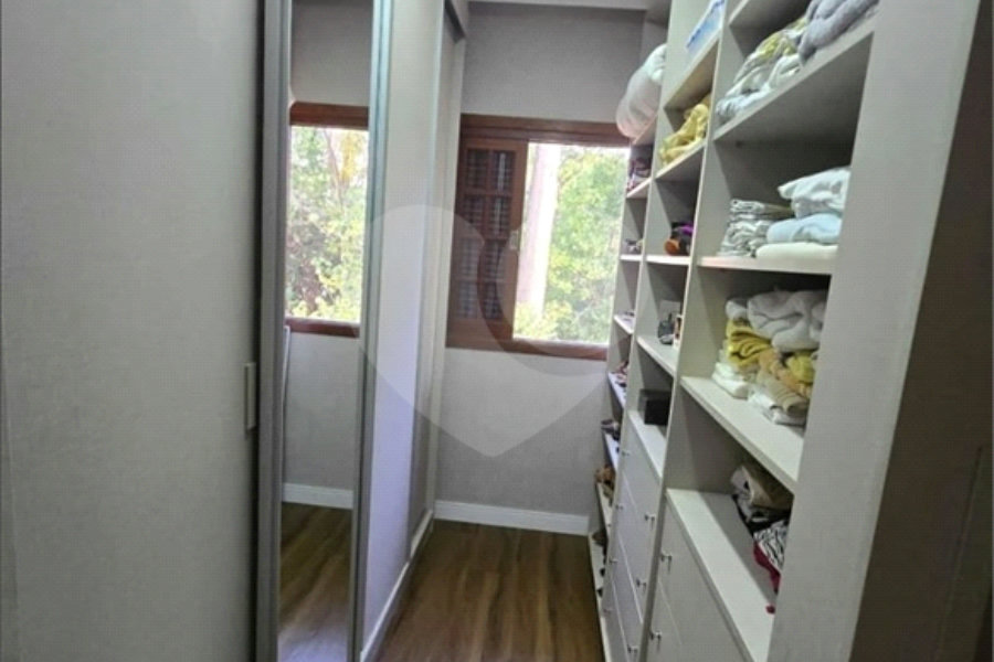 Casa à venda com 4 quartos, sendo 2 suítes, no condomínio Bosque dos Pássaros, São Paulo - SP