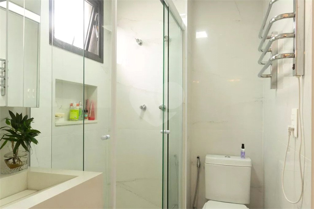 Apartamento à venda com 3 quartos, sendo 1 suíte,  em Vila Olímpia, São Paulo, SP